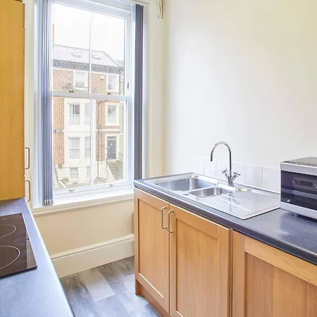 The Funky Robin - アパート