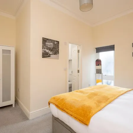 The Funky Robin - ウィットビー