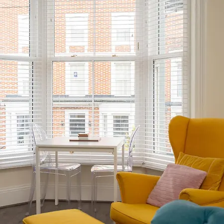 The Funky Robin - * ウィットビー