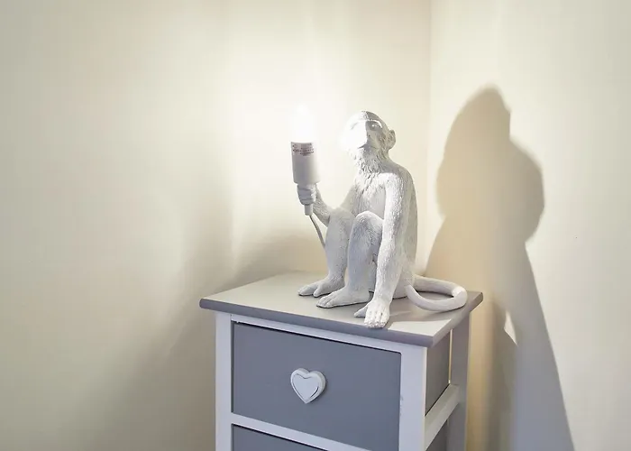 The Funky Robin - アパート *