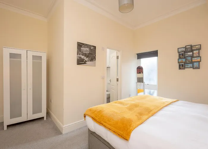 The Funky Robin - ウィットビー