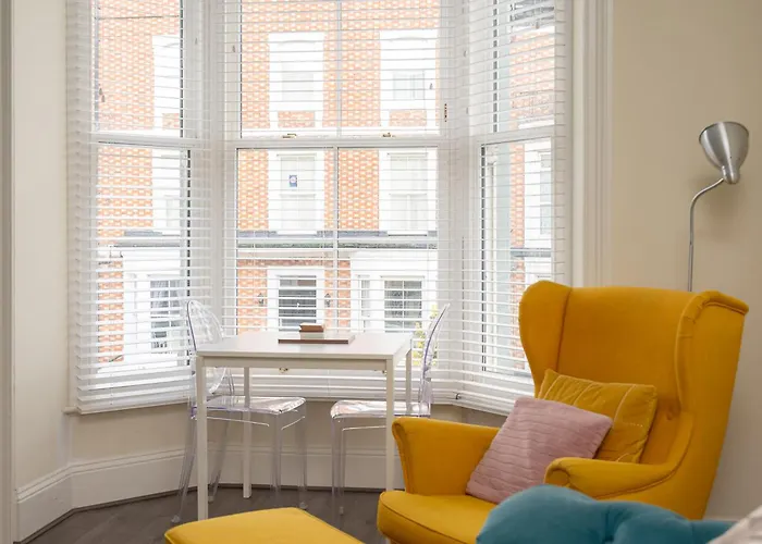 The Funky Robin - * ウィットビー