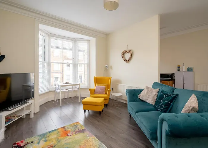 The Funky Robin - ウィットビー